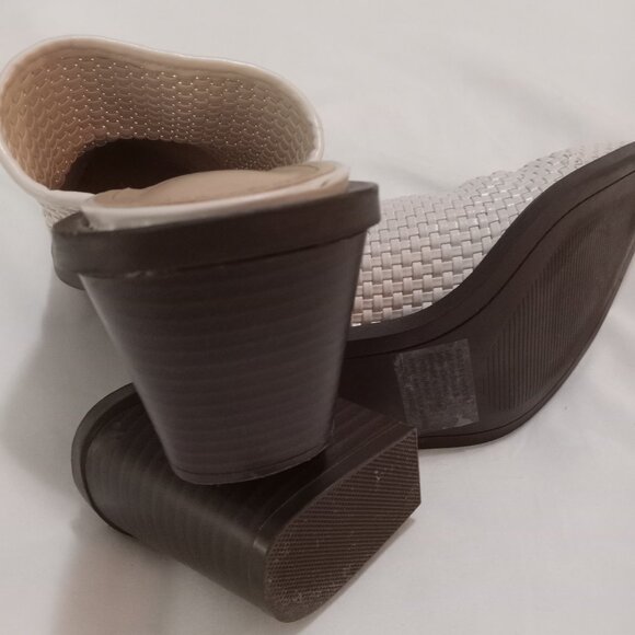 JUSTFAB-Faux Leather Subtle Sophisticate Mule/Slides Color Bone-Size 7.5 - Picture 7 of 8